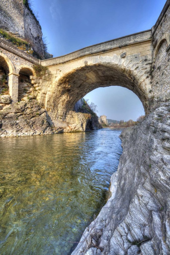 Pont Romain de Vaison la Romaine en aval